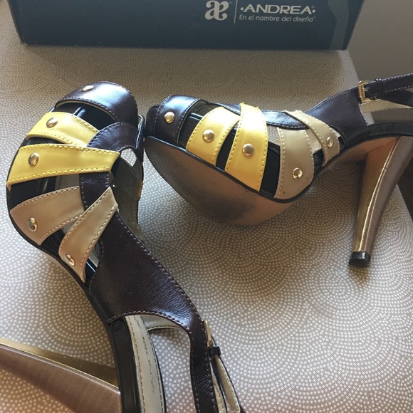 Andrea size 5 1/2 heels made in Mexico - Picture 4 of 7
